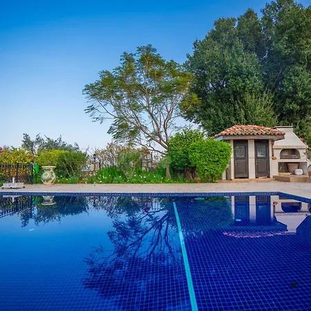 5-bedroom With Private Pool And Maid Service Vilă
