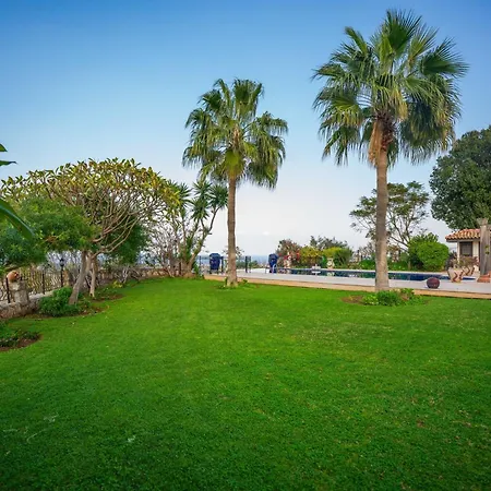 Vilă 5-bedroom With Private Pool And Maid Service *