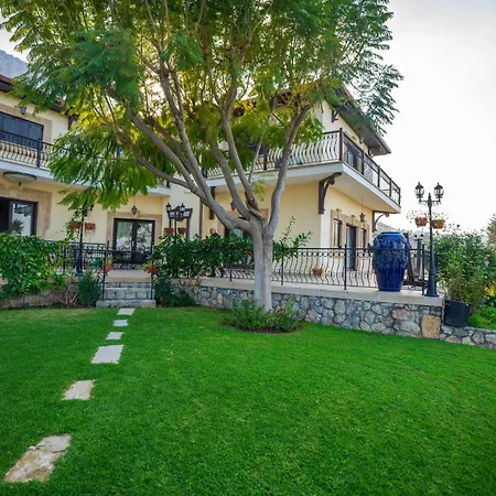 5-bedroom With Private Pool And Maid Service