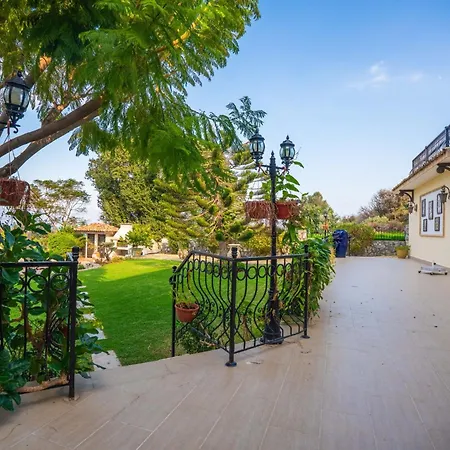 5-bedroom With Private Pool And Maid Service *