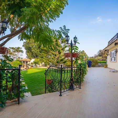 5-bedroom With Private Pool And Maid Service *