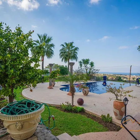 5-bedroom With Private Pool And Maid Service Лапитос
