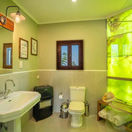 5-bedroom With Private Pool And Maid Service