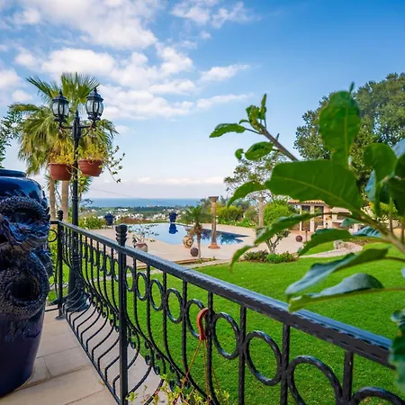 5-bedroom With Private Pool And Maid Service *