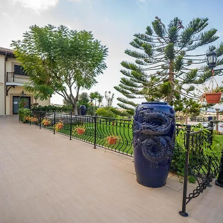 5-bedroom With Private Pool And Maid Service