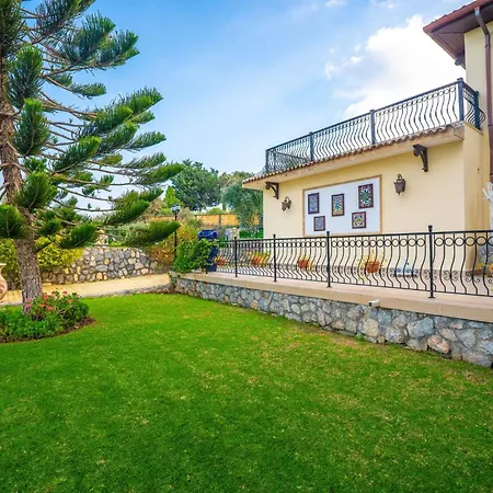 Villa 5-bedroom With Private Pool And Maid Service Lapithos (Northern Cyprus)