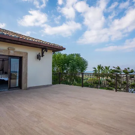 5-bedroom With Private Pool And Maid Service Лапитос
