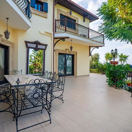 5-bedroom With Private Pool And Maid Service