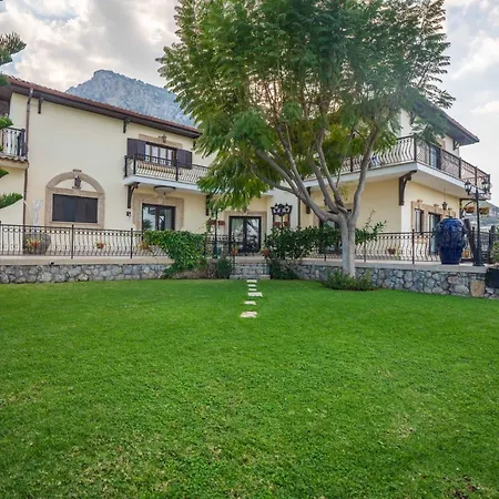 Vilă 5-bedroom With Private Pool And Maid Service *