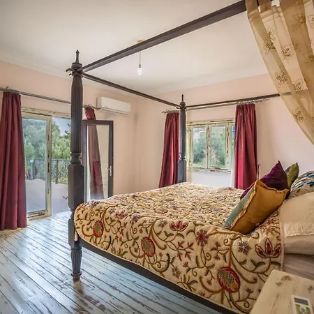 5-bedroom With Private Pool And Maid Service * Lapithos (Northern Cyprus)