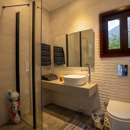 Вилла 5-bedroom With Private Pool And Maid Service Лапитос