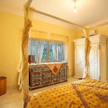 5-bedroom With Private Pool And Maid Service Лапитос