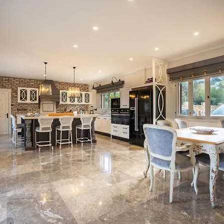 5-bedroom With Private Pool And Maid Service Villa Lapithos (Northern Cyprus)