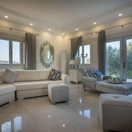 5-bedroom With Private Pool And Maid Service Лапитос