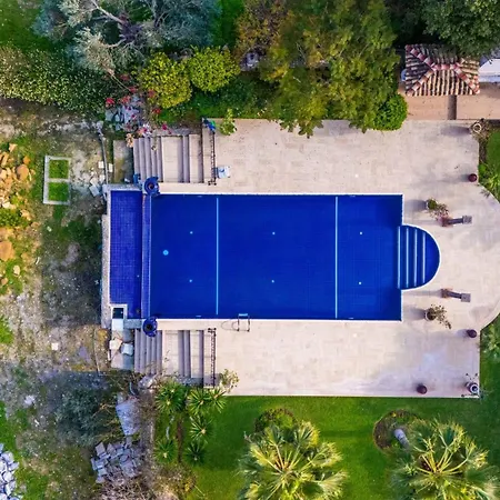 5-bedroom With Private Pool And Maid Service