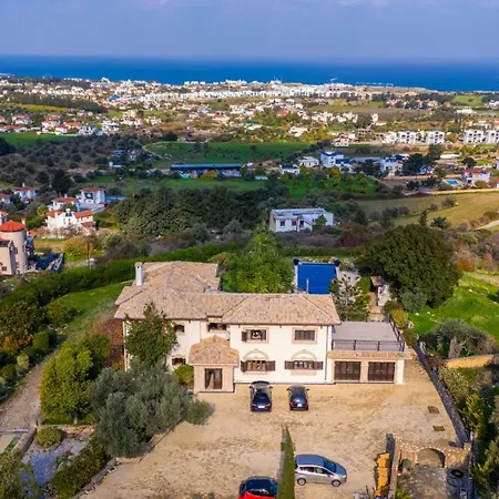 Вилла 5-bedroom With Private Pool And Maid Service