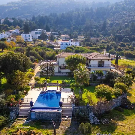 5-bedroom With Private Pool And Maid Service